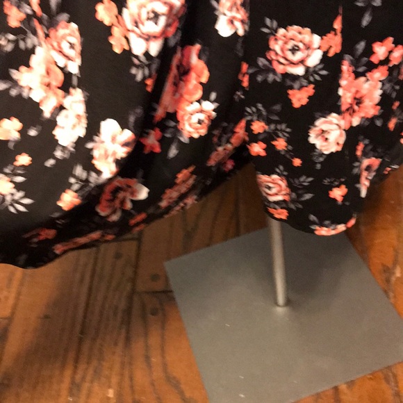 Black Flowered Romper - Picture 6 of 7